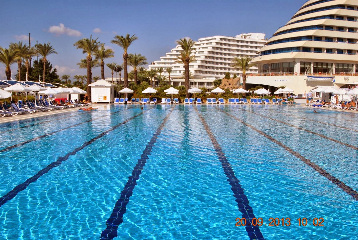 imagini hotel TITANIC LARA